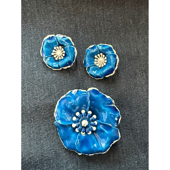 Vintage Art Co Blue Enamel Flower Brooch Clip Earrings Set Gold Tone Mid Century